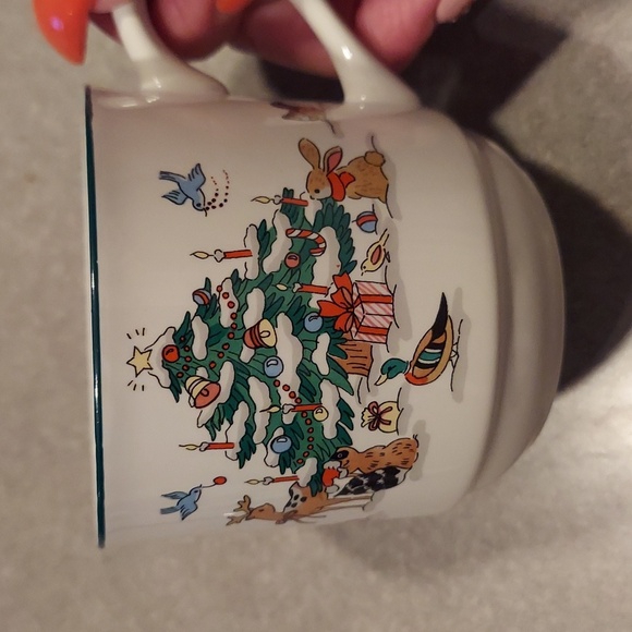 Ming Pao Woodland Christmas coffee cup - Picture 2 of 8